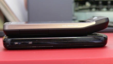 Samsung Galaxy en dessous, HTC Hero au dessus