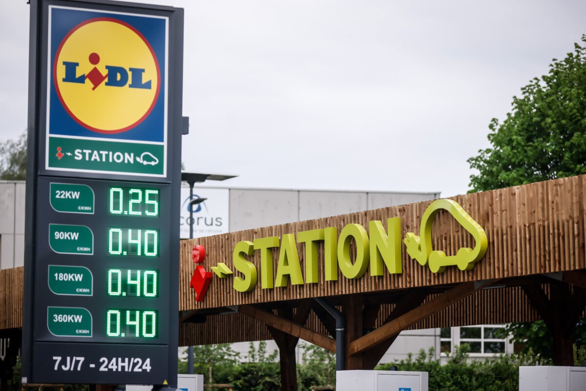 https://www.frandroid.com/wp-content/uploads/2023/05/lidl-e-station-borne-recharge-4-1-1200x801.jpg